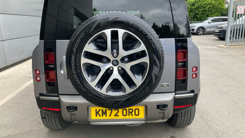 Land Rover Defender 3.0 D300 X-Dynamic SE 110 5dr Auto [7 Seat] Diesel Estate